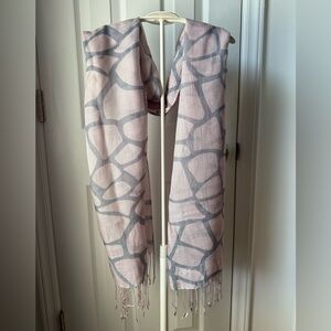 Women’s Giraffe Print Scarf/Wrap